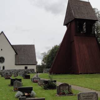 Riala kyrka - Mats Arvidson guidar i stenkyrkan från 1200-talet