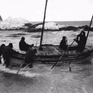 24th April 1916: Sir Ernest Shackleton and five companions set off in James Caird, a recovered lifeboat, to sail from Elephant Island to South Georgia in the southern Atlantic Ocean