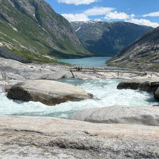 Glaciären Jostedalsbreen – och landet som föds när isen drar sig tillbaka