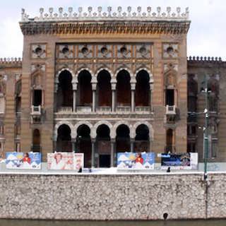 Nationalbiblioteket i Sarajevo - biblioteket som brändes ner