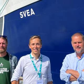 På forskningsfartyget Svea undersöks hur ett allt varmare Östersjön mår